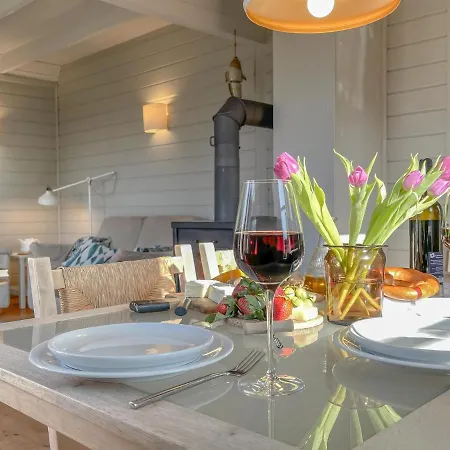 Prázdninový dům Traumhaff Lotsen Romantik Mit Kamin, Privates Nordicspa Und Boot *