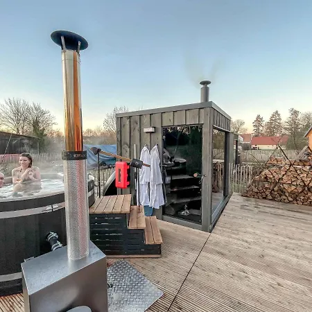 Prázdninový dům Traumhaff Lotsen Romantik Mit Kamin, Privates Nordicspa Und Boot